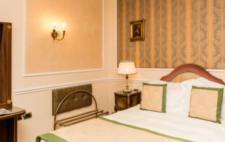 Basic Double Room Queen Bed
