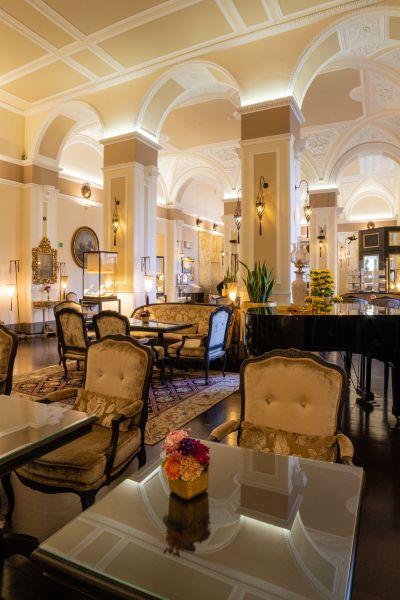 Lounge Bar