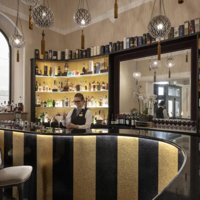 Lounge Bar
