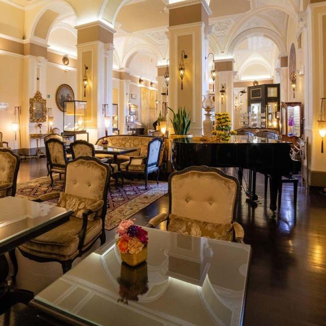 Lounge Bar